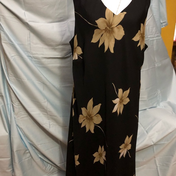 🌸Have an event to attend? Classy studio one dress - Picture 2 of 10